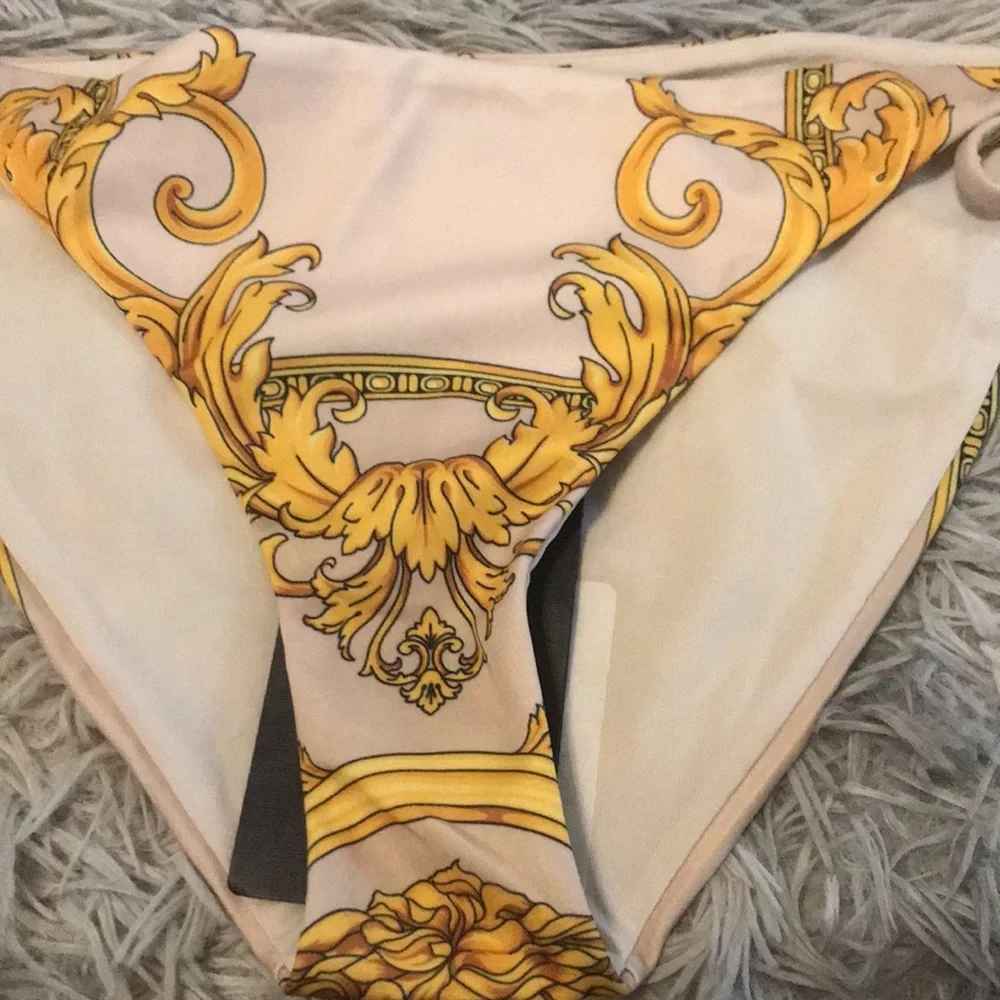 💛New Authentic Versace La Coupe des Dieux Cream Bikini Bottom Gold– Size 3 - Picture 5 of 12
